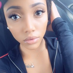 Meet your Posher, Simone